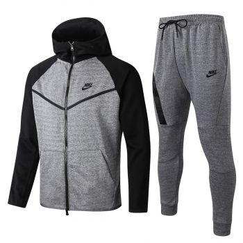 Спортивный костюм Nike с капюшоном 2